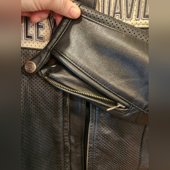 Harley Davidson Leather Jacket - Picture 2 of 5